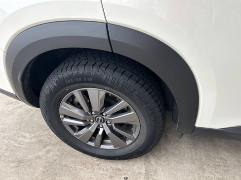 Used 2024 Nissan Pathfinder SV FWD image 8