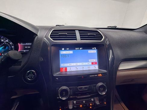 Used 2019 Ford Explorer XLT w/ Equipment Group 202A FWD image 13