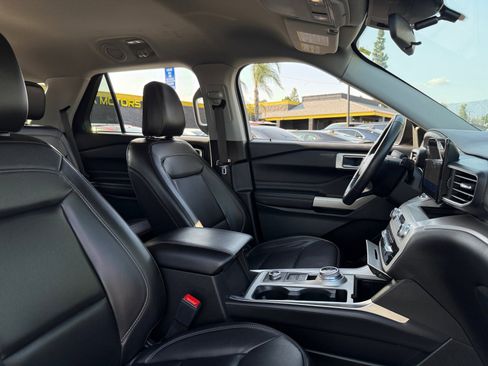 Used 2023 Ford Explorer XLT w/ Equipment Group 202A image 21