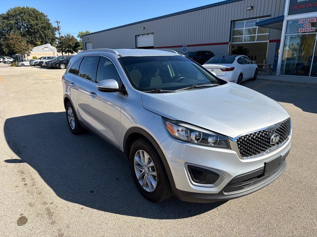 Used 2017 Kia Sorento AWD w/ LX Convenience Package image 2