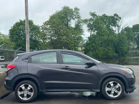 Used 2018 Honda HR-V LX image 2