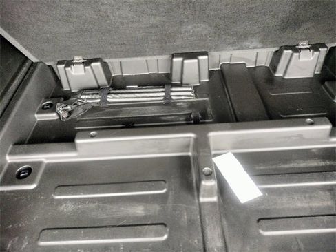 Used 2023 Chevrolet Suburban High Country image 19