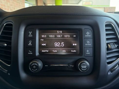 Used 2018 Jeep Compass Sport FWD image 9