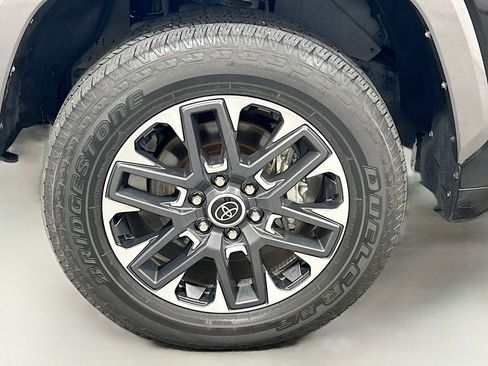 Used 2024 Toyota Tundra Limited AWD/4WD image 28