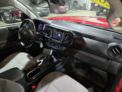 Used 2020 Toyota Tacoma SR AWD/4WD image 36
