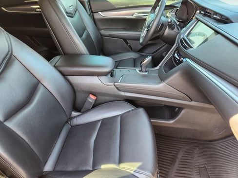Used 2017 Cadillac XT5 Luxury w/ Driver Awareness Package FWD image 23
