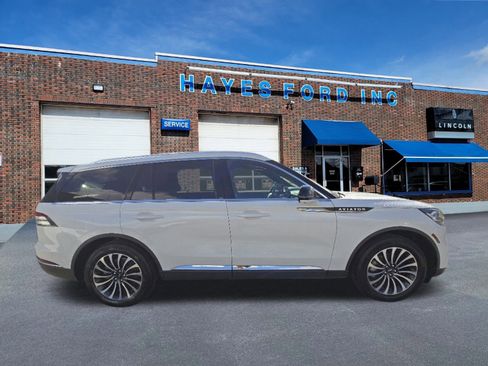 Used 2023 Lincoln Aviator Reserve w/ Elements Package Plus image 4
