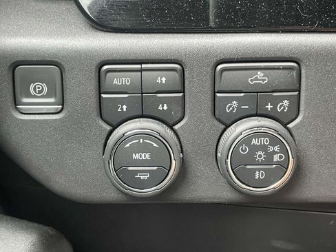 Used 2023 Chevrolet Silverado 1500 LT Trail Boss w/ LPO, Dark Essentials Package AWD/4WD image 18