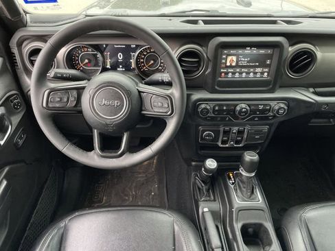 Used 2023 Jeep Gladiator Sport image 11