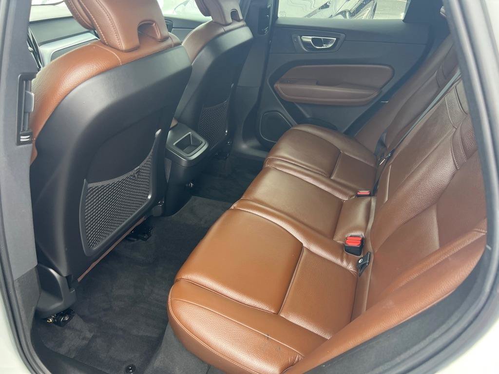 Used 2020 Volvo XC60 T6 Momentum w/ Protection Package Premier AWD/4WD image 15