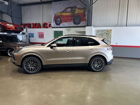 Used 2019 Porsche Cayenne AWD/4WD image 17