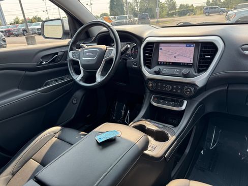 Used 2022 GMC Acadia SLT w/ Technology Package AWD/4WD image 18