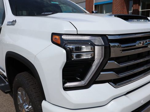 New 2026 Chevrolet Silverado 2500 High Country w/ Technology Package AWD/4WD image 8