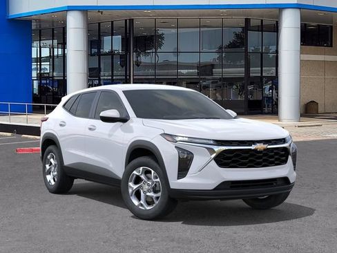 New 2026 Chevrolet Trax LS w/ LS Convenience Package FWD image 7