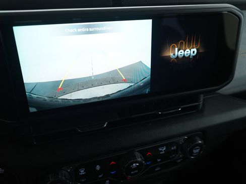 Used 2024 Jeep Wrangler Unlimited AWD/4WD image 27