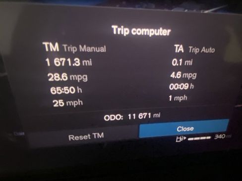 Certified 2025 Volvo XC40 B5 Ultra image 17