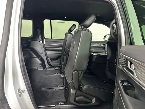 Used 2022 Jeep Wagoneer Series III w/ Flexible Seating Group image 27