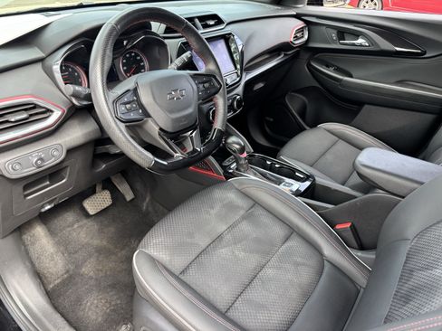 Used 2022 Chevrolet TrailBlazer RS w/ Technology Package FWD image 17