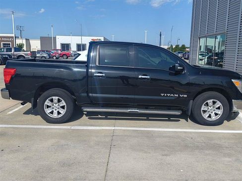 Used 2019 Nissan Titan SV AWD/4WD image 1