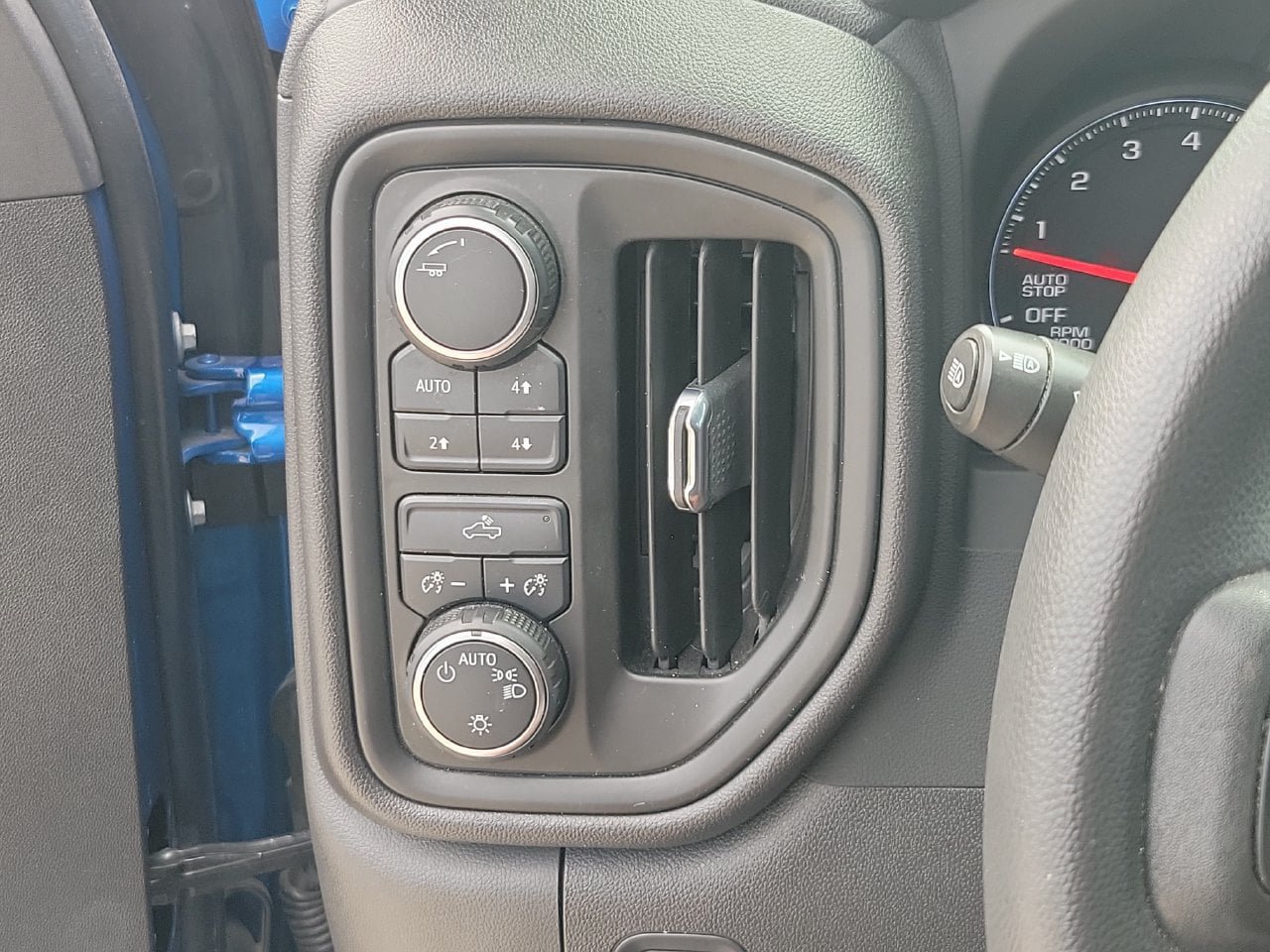 Certified 2022 Chevrolet Silverado 1500 Custom Trail Boss AWD/4WD image 29