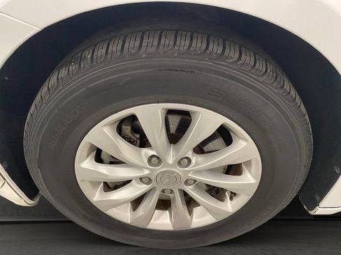 Used 2017 Chrysler Pacifica Touring-L FWD image 16