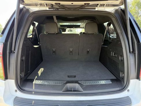 Used 2022 Chevrolet Suburban Z71 w/ Z71 Off-Road Package AWD/4WD image 35