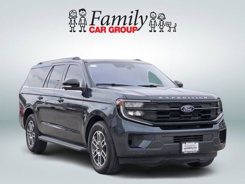 Used 2025 Ford Expedition Max Active RWD image 2