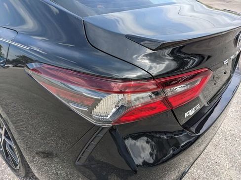 Used 2024 Toyota Camry SE image 11