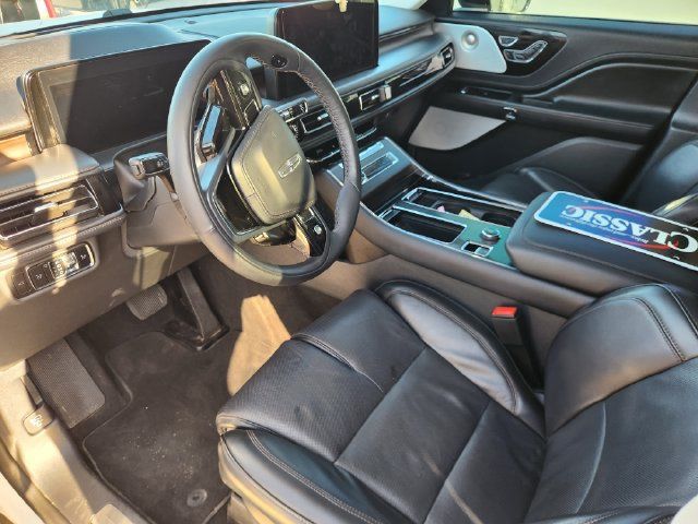 Used 2025 Lincoln Aviator Reserve w/ Luxury Package RWD image 8