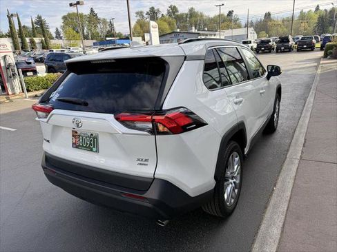 Certified 2022 Toyota RAV4 XLE Premium image 7