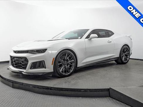 Used 2022 Chevrolet Camaro ZL1 RWD image 2