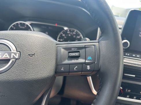Certified 2025 Nissan Rogue SV AWD/4WD image 17