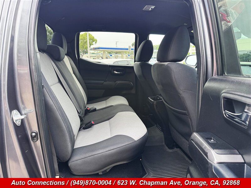Used 2021 Toyota Tacoma TRD Off-Road w/ Technology Package AWD/4WD image 8