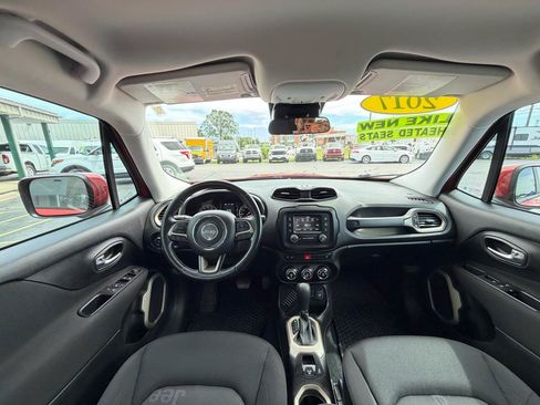Used 2017 Jeep Renegade Latitude w/ Cold Weather Group FWD image 12