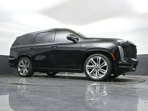 Used 2025 Cadillac Escalade Sport w/ Touring Package AWD/4WD image 38