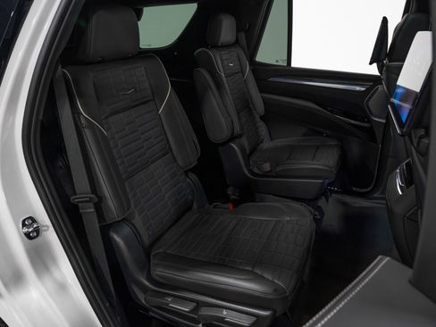 Used 2025 Cadillac Escalade V w/ LPO, ONYX Package AWD/4WD image 92