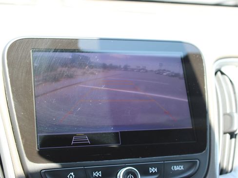 Used 2022 Chevrolet Malibu LT FWD image 15