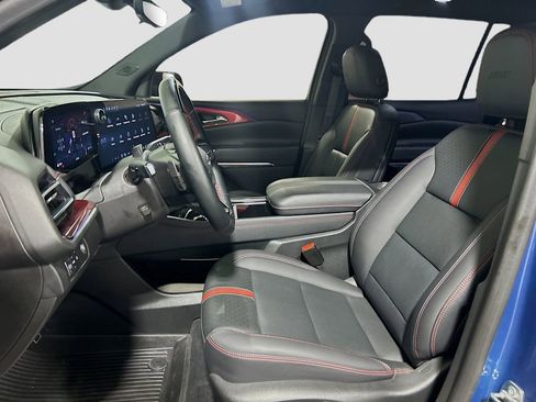 Used 2024 Chevrolet Traverse RS w/ LPO, Floor Liner Package FWD image 19