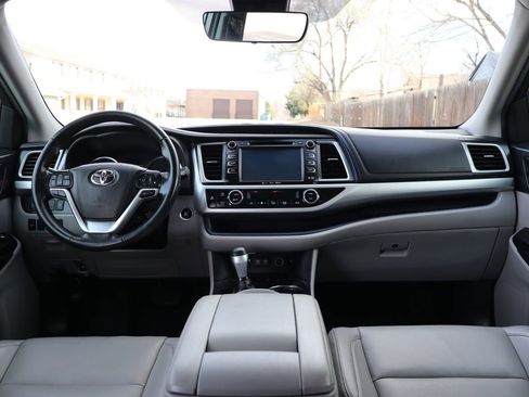 Used 2019 Toyota Highlander XLE image 29