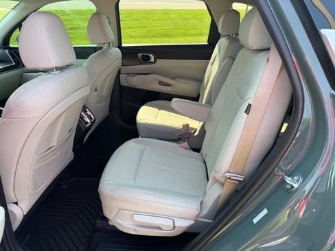 Certified 2025 Kia Sorento EX AWD/4WD image 9