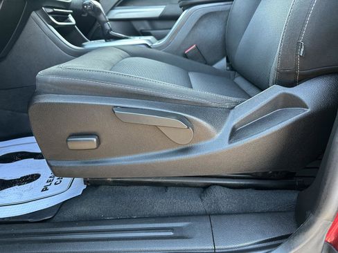 Used 2021 Chevrolet Colorado LT w/ LT Convenience Package image 18