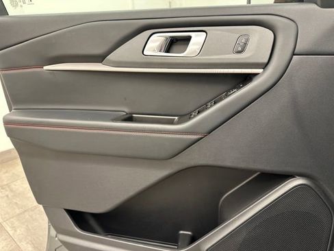 Certified 2025 Ford Explorer ST-Line w/ ST-Line Street Pack image 35