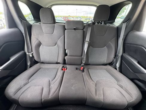 Used 2020 Jeep Cherokee Latitude FWD image 27