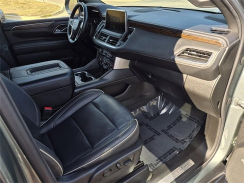 Used 2023 Chevrolet Suburban Premier image 12