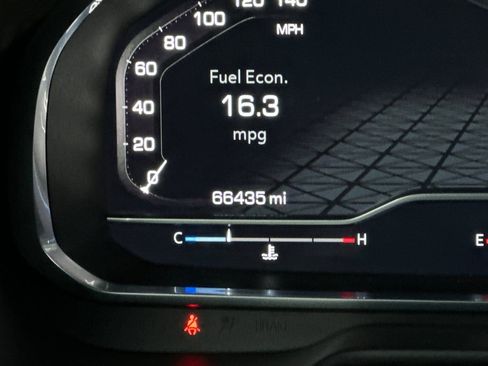 Used 2023 GMC Yukon SLT image 32