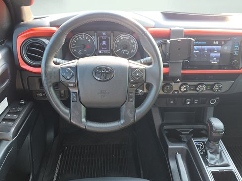 Used 2018 Toyota Tacoma TRD Off-Road AWD/4WD image 15
