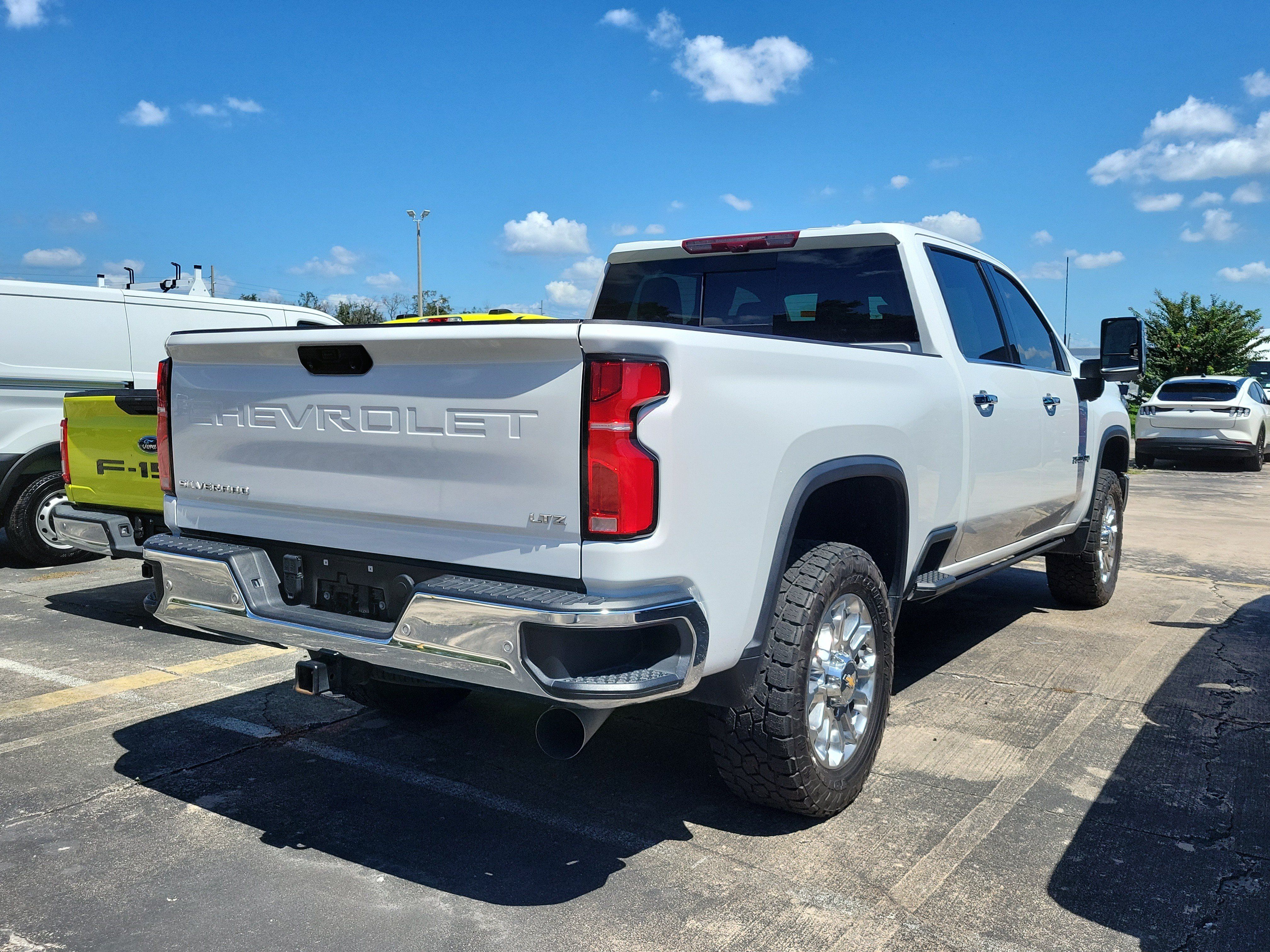 Used 2025 Chevrolet Silverado 2500 LTZ w/ LTZ Premium Package AWD/4WD image 5