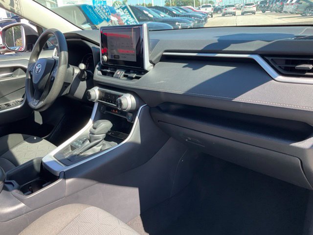 Used 2025 Toyota RAV4 XLE AWD/4WD image 20
