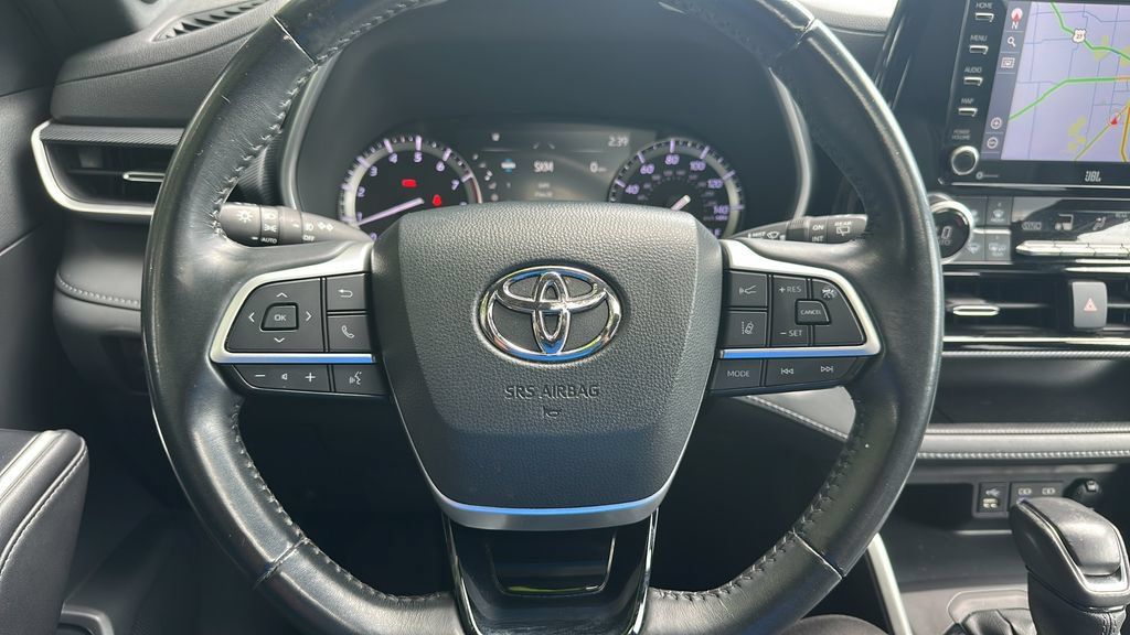 Used 2022 Toyota Highlander XSE FWD image 14
