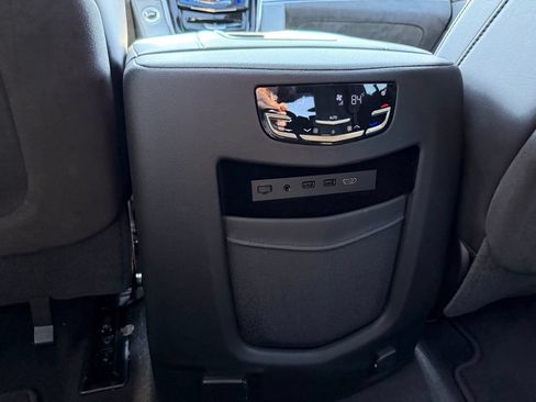 Used 2019 Cadillac Escalade Platinum AWD/4WD image 28